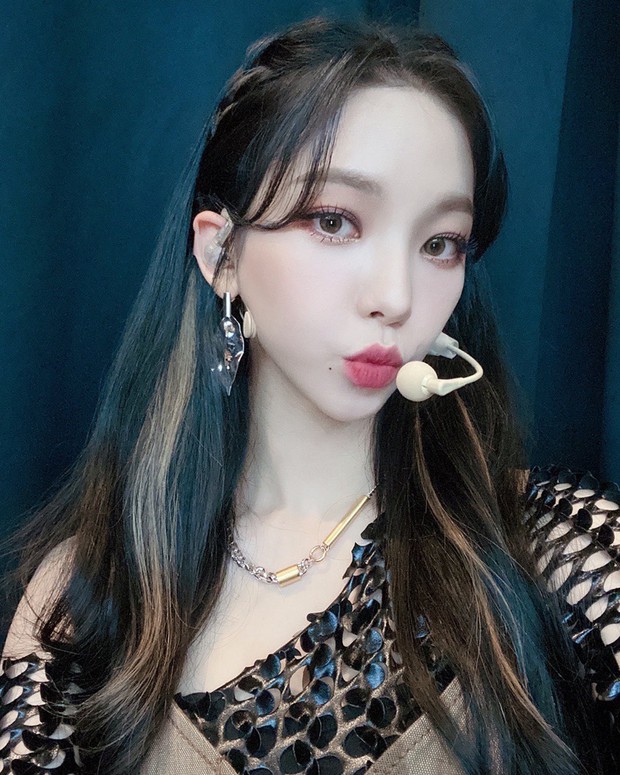 Điểm chung của Jungkook (BTS), Yuna (ITZY) và Karina (aespa): Hội visual hút fan nhưng đều vướng tranh cãi dao kéo - Ảnh 11. Điểm chung của Jungkook (BTS), Yuna (ITZY) và Karina (aespa): Hội visual hút fan nhưng đều vướng tranh cãi dao kéo - Ảnh 11.