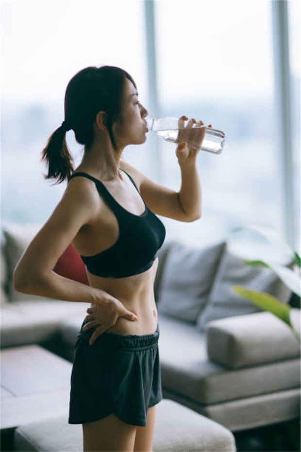 Người đàn ông qua đời vì xuất huyết não, bác sĩ cảnh báo 4 việc nên làm ít sau khi thức dậy vào buổi sáng - Ảnh 2. Người đàn ông qua đời vì xuất huyết não, bác sĩ cảnh báo 4 việc nên làm ít sau khi thức dậy vào buổi sáng - Ảnh 2.
