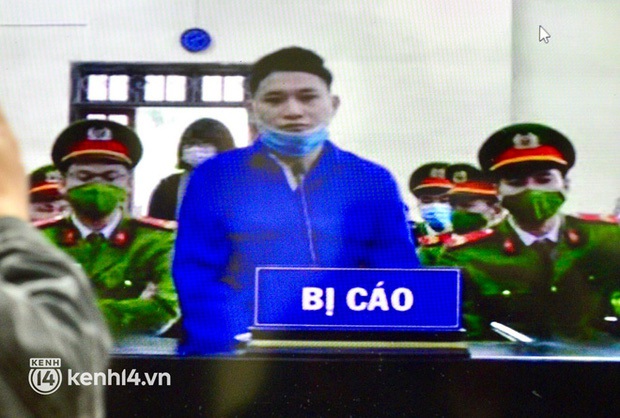 Lời xin lỗi muộn màng của bị cáo sát hại, đốt xác chủ nợ: Mong 2 bác khoẻ để thay anh C. chăm sóc con anh ấy - Ảnh 1. Lời xin lỗi muộn màng của bị cáo sát hại, đốt xác chủ nợ: Mong 2 bác khoẻ để thay anh C. chăm sóc con anh ấy - Ảnh 1.