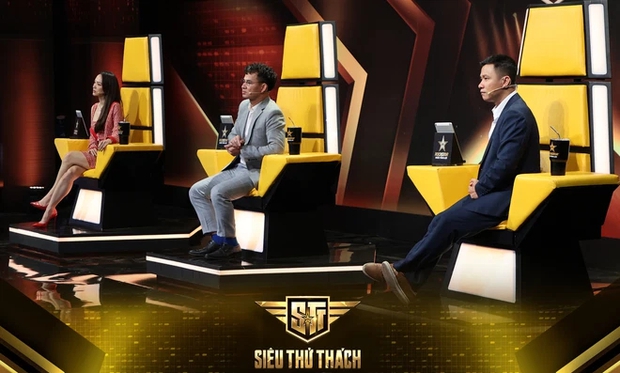 Minh Hằng há hốc mồm trước cậu bé lớp 7 bịt mắt phân biệt 150 bông hoa hồng giả - Ảnh 6. Minh Hằng há hốc mồm trước cậu bé lớp 7 bịt mắt phân biệt 150 bông hoa hồng giả - Ảnh 6.