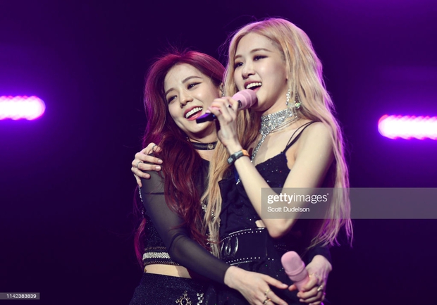 Ngược đời chuyện Rosé bị đánh giá hát kém hơn Jisoo, dân tình chia năm xẻ bảy: Chắc YG bốc thăm chọn main vocal? - Ảnh 1. Ngược đời chuyện Rosé bị đánh giá hát kém hơn Jisoo, dân tình chia năm xẻ bảy: Chắc YG bốc thăm chọn main vocal? - Ảnh 1.