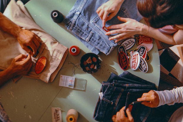 Lời nguyền của Von Dutch - chiếc mũ huyền thoại với thế hệ 8x, 9x: Một chương đầy hỗn loạn, lòng tham và đánh mất bản sắc - Ảnh 5. Lời nguyền của Von Dutch - chiếc mũ huyền thoại với thế hệ 8x, 9x: Một chương đầy hỗn loạn, lòng tham và đánh mất bản sắc - Ảnh 5.