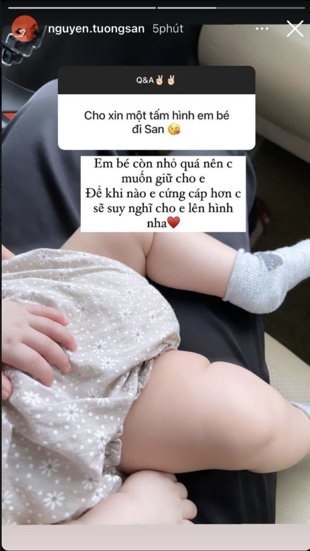 Á hậu có con ở độ tuổi trẻ nhất lịch sử Vbiz lần đầu khoe hình nhóc tỳ, lý do giữ kín dung mạo bé khiến nhiều người đồng cảm - Ảnh 2. Á hậu có con ở độ tuổi trẻ nhất lịch sử Vbiz lần đầu khoe hình nhóc tỳ, lý do giữ kín dung mạo bé khiến nhiều người đồng cảm - Ảnh 2.