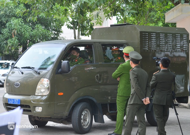 Chiếc xe bí ẩn và hành trình vạch trần thủ đoạn tinh vi của đôi vợ chồng sát hại, đốt xác chủ nợ ở Hải Dương - Ảnh 1. Chiếc xe bí ẩn và hành trình vạch trần thủ đoạn tinh vi của đôi vợ chồng sát hại, đốt xác chủ nợ ở Hải Dương - Ảnh 1.