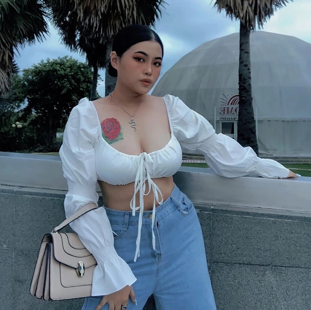 Cô nàng mũm mĩm nhận nghìn like nhờ style sexy như gái Tây, nhìn váy áo sang xịn nhưng hoá ra nhiều món giá rẻ chỉ từ 60k thôi - Ảnh 20. Cô nàng mũm mĩm nhận nghìn like nhờ style sexy như gái Tây, nhìn váy áo sang xịn nhưng hoá ra nhiều món giá rẻ chỉ từ 60k thôi - Ảnh 20.