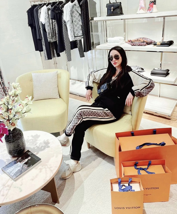 Bảo Thy lần đầu tiên khoe ảnh bụng bầu lớn rõ ở tuần thứ 35, nhân vật phó nháy quyền lực gây chú ý - Ảnh 8. Bảo Thy lần đầu tiên khoe ảnh bụng bầu lớn rõ ở tuần thứ 35, nhân vật phó nháy quyền lực gây chú ý - Ảnh 8.