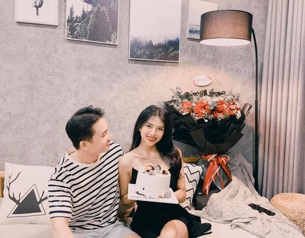Vợ đu trend TikTok nhưng netizen chỉ soi “bàn tay hư” của Phan Mạnh Quỳnh, nhìn cận biểu cảm còn khó đỡ hơn! - Ảnh 5. Vợ đu trend TikTok nhưng netizen chỉ soi “bàn tay hư” của Phan Mạnh Quỳnh, nhìn cận biểu cảm còn khó đỡ hơn! - Ảnh 5.