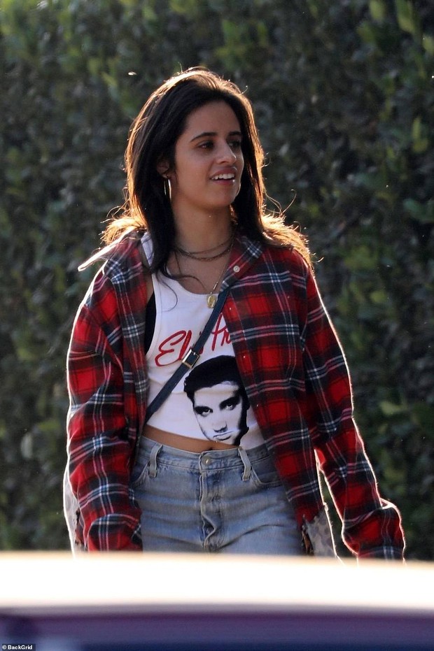 Lộ ảnh Camila Cabello vài giờ trước khi xác nhận chia tay bạn thân Shawn Mendes, có 1 hành động khiến cả MXH dậy sóng - Ảnh 5. Lộ ảnh Camila Cabello vài giờ trước khi xác nhận chia tay bạn thân Shawn Mendes, có 1 hành động khiến cả MXH dậy sóng - Ảnh 5.