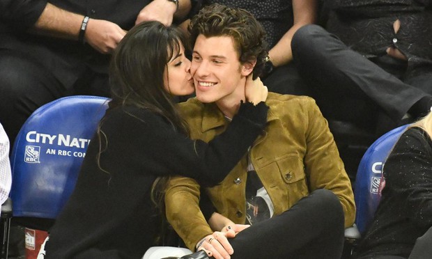 Lộ ảnh Camila Cabello vài giờ trước khi xác nhận chia tay bạn thân Shawn Mendes, có 1 hành động khiến cả MXH dậy sóng - Ảnh 9. Lộ ảnh Camila Cabello vài giờ trước khi xác nhận chia tay bạn thân Shawn Mendes, có 1 hành động khiến cả MXH dậy sóng - Ảnh 9.