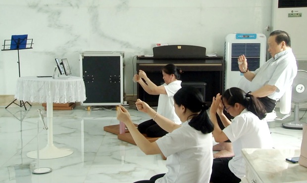 Người phụ nữ 2 lần mang thai không phải do quan hệ vợ chồng: Hơn 400 người tìm đến nhà - Ảnh 2.