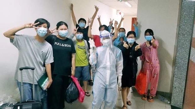 Những người từ cõi chết Covid-19 về: Tôi vẫn tự thắp hương cho bệnh nhân đã mất của mình - Ảnh 2. Những người từ cõi chết Covid-19 về: Tôi vẫn tự thắp hương cho bệnh nhân đã mất của mình - Ảnh 2.