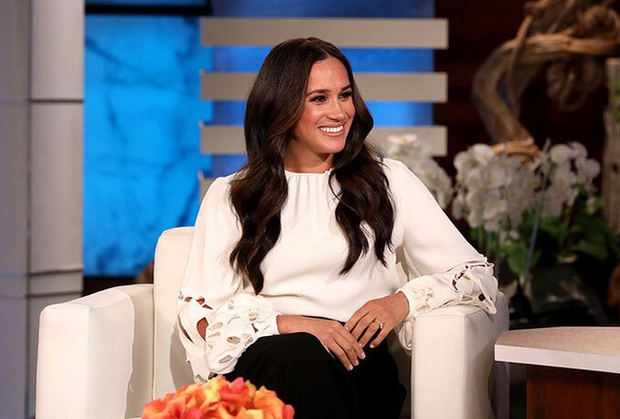Meghan kể 6 chi tiết riêng tư trên truyền hình, có hành động bôi nhọ tước hiệu hoàng gia khiến dư luận dậy sóng - Ảnh 3. Meghan kể 6 chi tiết riêng tư trên truyền hình, có hành động bôi nhọ tước hiệu hoàng gia khiến dư luận dậy sóng - Ảnh 3.