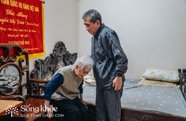 Gặp lại cụ bà 100 tuổi ở Hà Nội gây sốt bởi nhan sắc thời trẻ, tiết lộ bí quyết sống thọ với cháu con - Ảnh 3. Gặp lại cụ bà 100 tuổi ở Hà Nội gây sốt bởi nhan sắc thời trẻ, tiết lộ bí quyết sống thọ với cháu con - Ảnh 3.