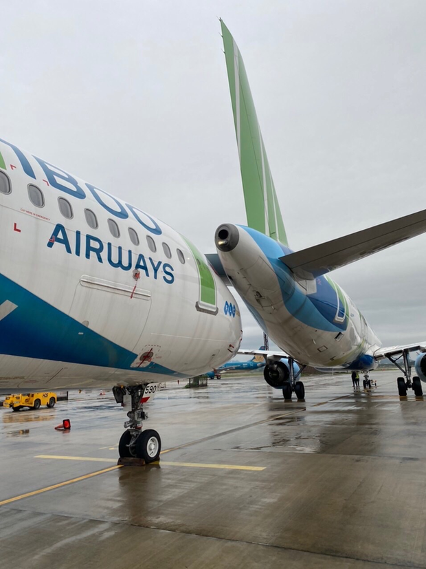 2 máy bay của Bamboo Airways va vào nhau tại sân bay Nội Bài - Ảnh 1.