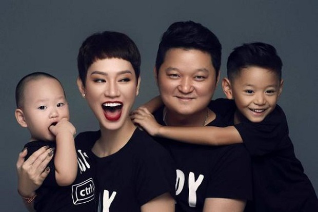 Nhóc tỳ hề hước nhất Vbiz đích thị là cậu út nhà Trà My: Nhìn đồ ăn là say không lối thoát, khóc mếu vẫn cưng xỉu ẵm luôn cả ngàn like! - Ảnh 16. Nhóc tỳ hề hước nhất Vbiz đích thị là cậu út nhà Trà My: Nhìn đồ ăn là say không lối thoát, khóc mếu vẫn cưng xỉu ẵm luôn cả ngàn like! - Ảnh 16.