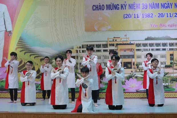 CẬP NHẬT cả nước chào mừng ngày Nhà giáo Việt Nam 20/11: Nhiều nơi tổ chức online, không khí vẫn siêu rộn ràng - Ảnh 10. CẬP NHẬT cả nước chào mừng ngày Nhà giáo Việt Nam 20/11: Nhiều nơi tổ chức online, không khí vẫn siêu rộn ràng - Ảnh 10.