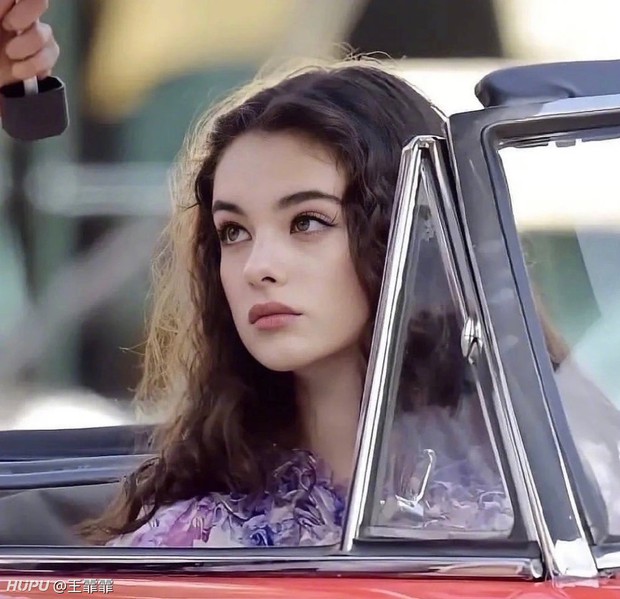 Rụng rời” nhan sắc con gái mỹ nhân đẹp nhất nước Ý: 17 tuổi đã ...