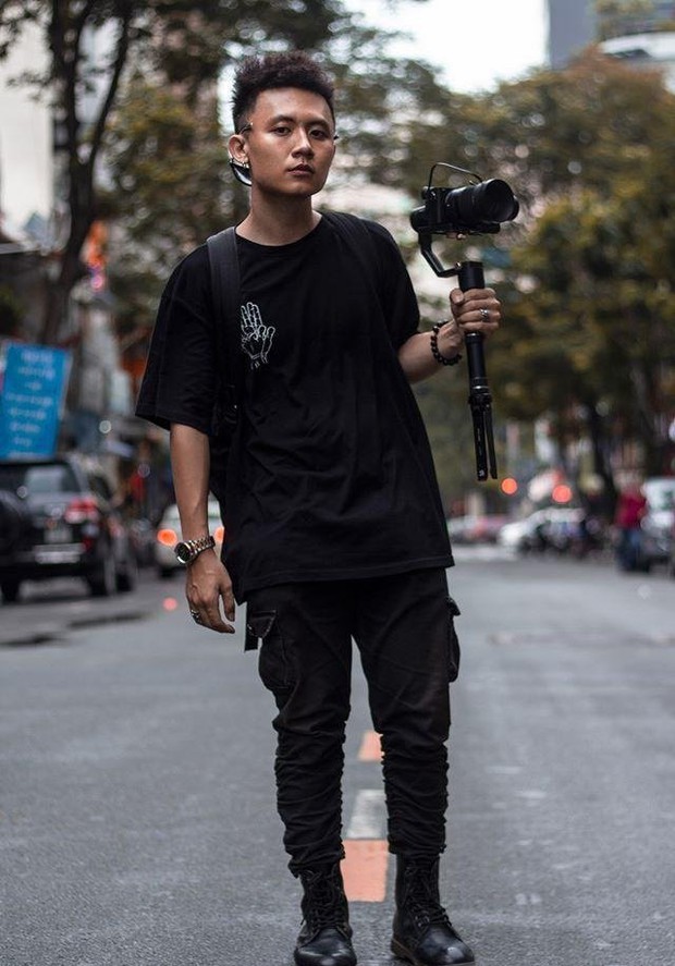 Chiến binh cuối cùng team Karik: Giắt túi loạt MV triệu view, từng kết hợp với Seachains và còn lấn sân đạo diễn - Ảnh 9. Chiến binh cuối cùng team Karik: Giắt túi loạt MV triệu view, từng kết hợp với Seachains và còn lấn sân đạo diễn - Ảnh 9.