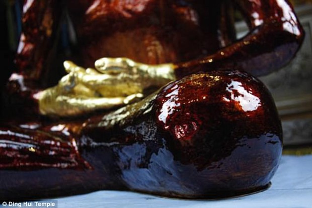 Tưởng bức tượng mạ vàng tinh xảo hóa ra xác ướp nhà sư 1.000 năm tuổi, kết quả chụp CT khiến cả thế giới sốc nặng - Ảnh 3. Tưởng bức tượng mạ vàng tinh xảo hóa ra xác ướp nhà sư 1.000 năm tuổi, kết quả chụp CT khiến cả thế giới sốc nặng - Ảnh 3.