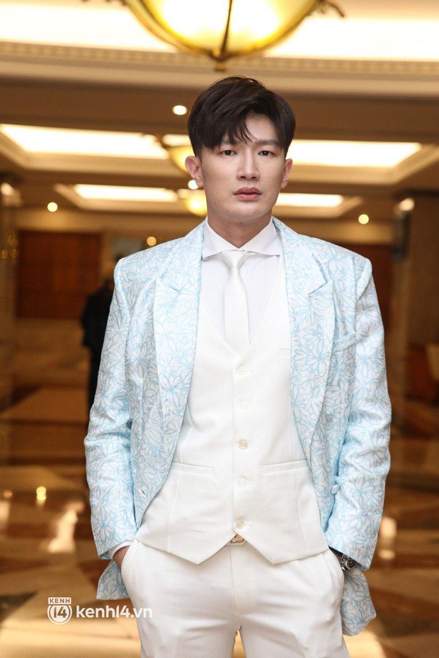 Dàn sao đổ bộ sự kiện hot chiều cuối tuần: Hương Giang tái xuất lộng lẫy nhưng chậm trễ, Hà Anh khoe ngực cực sexy! - Ảnh 5. Dàn sao đổ bộ sự kiện hot chiều cuối tuần: Hương Giang tái xuất lộng lẫy nhưng chậm trễ, Hà Anh khoe ngực cực sexy! - Ảnh 5.