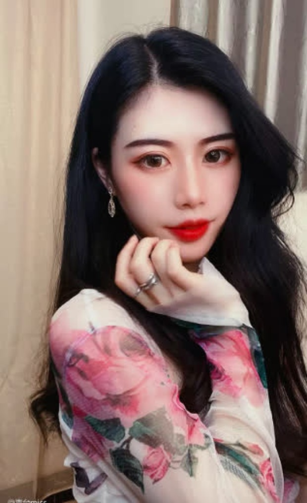 Nữ streamer bị người theo dõi chỉ trích vì lạm dụng makeup và filter quá đà, mặt mộc khác xa hoàn toàn lúc livetream - Ảnh 1.