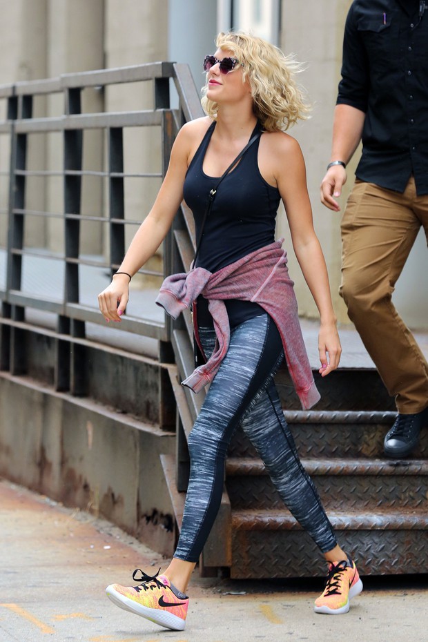 Hậu chia tay: Talor Swift lẫn Selena Gomez vẫn tươi roi rói nhưng style cháy nhất phải là Camila Cabello - Ảnh 1. Hậu chia tay: Talor Swift lẫn Selena Gomez vẫn tươi roi rói nhưng style cháy nhất phải là Camila Cabello - Ảnh 1.