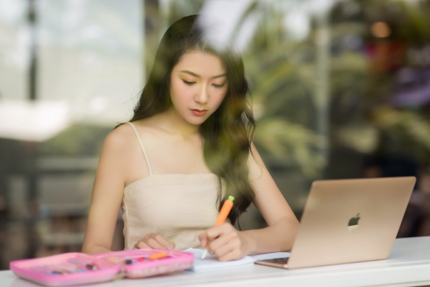 Lộ bảng điểm của nàng hậu Vbiz pro5 khủng: 95% là điểm 10, giáo viên nhận xét 1 câu gây chú ý? - Ảnh 5. Lộ bảng điểm của nàng hậu Vbiz pro5 khủng: 95% là điểm 10, giáo viên nhận xét 1 câu gây chú ý? - Ảnh 5.