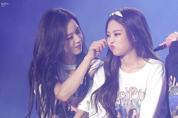 Jennie thẳng thừng bỏ diễn 1 đoạn vũ đạo dù chị em BLACKPINK đã vào vị trí, biết lý do thì chẳng ai dám chỉ trích - Ảnh 6. Jennie thẳng thừng bỏ diễn 1 đoạn vũ đạo dù chị em BLACKPINK đã vào vị trí, biết lý do thì chẳng ai dám chỉ trích - Ảnh 6.