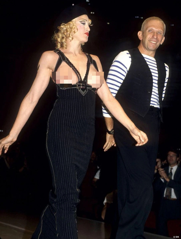 Madonna từng gần như cởi trần 100% tại show diễn của Jean Paul Gaultier - Ảnh 3.