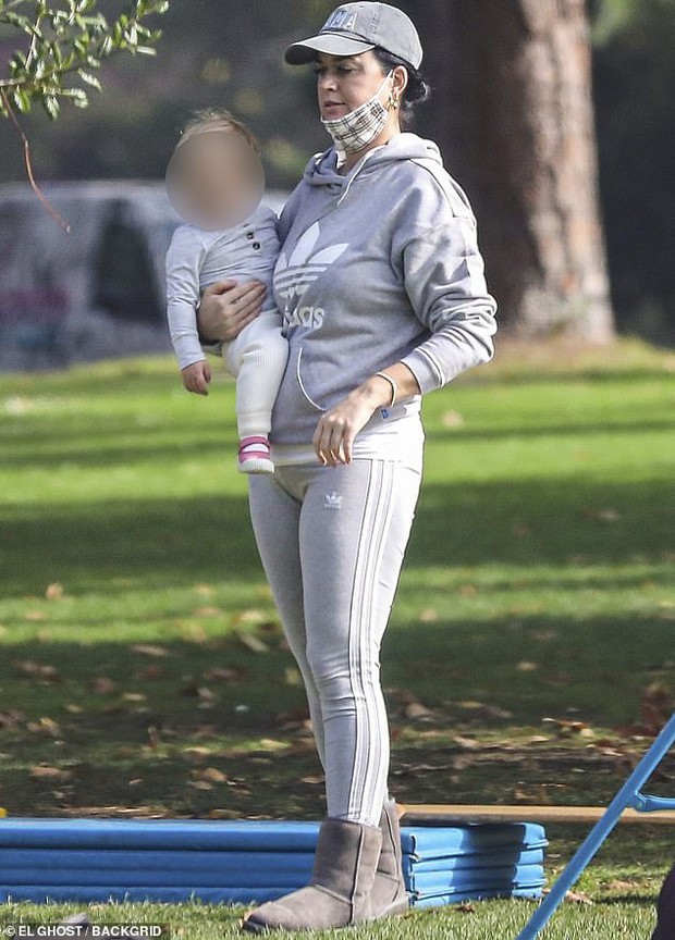 Không nhận ra cặp bố mẹ hot nhất Hollywood: Katy Perry già sọm như U60, nam thần Chúa Nhẫn xuống sắc không phanh - Ảnh 2. Không nhận ra cặp bố mẹ hot nhất Hollywood: Katy Perry già sọm như U60, nam thần Chúa Nhẫn xuống sắc không phanh - Ảnh 2.