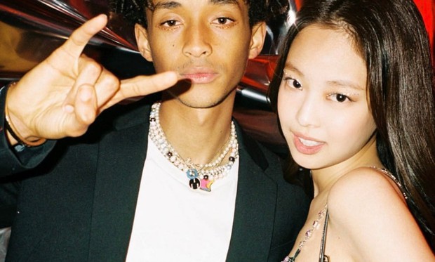 Thêm một rapper Việt gây phẫn nộ với hành động bất lịch sự về Jennie, fandom BLACKPINK vô cùng giận dữ - Ảnh 1. Thêm một rapper Việt gây phẫn nộ với hành động bất lịch sự về Jennie, fandom BLACKPINK vô cùng giận dữ - Ảnh 1.