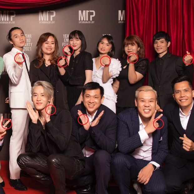 Thực hư chuyện nhẫn của Sơn Tùng và Hải Tú là quà tập thể, bí mật sau đó càng để lộ mối quan hệ mờ ám - Ảnh 2. Thực hư chuyện nhẫn của Sơn Tùng và Hải Tú là quà tập thể, bí mật sau đó càng để lộ mối quan hệ mờ ám - Ảnh 2.