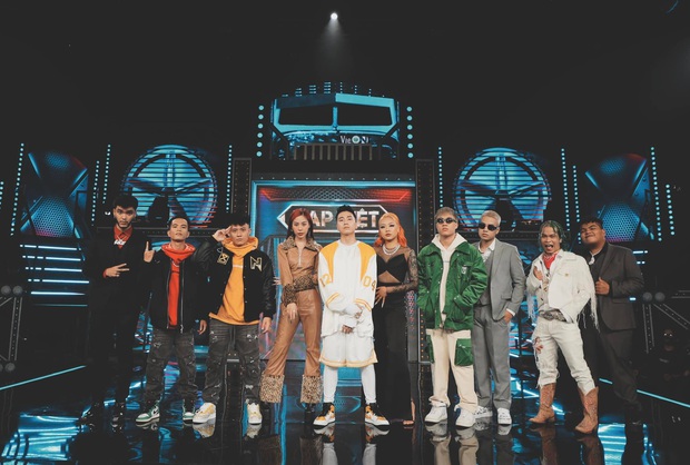 So sánh ảnh các team Rap Việt 2 mùa: Binz khác hẳn mùa 1, có tấm chiếu mới thì hăng chụp căng đét còn 1 HLV không chụp nữa luôn - Ảnh 11. So sánh ảnh các team Rap Việt 2 mùa: Binz khác hẳn mùa 1, có tấm chiếu mới thì hăng chụp căng đét còn 1 HLV không chụp nữa luôn - Ảnh 11.