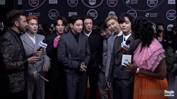 Jungkook sáng nhất hôm nay: Từ twerk lên top trending, phát biểu đội quần cũng không sốc bằng màn lột xác visual đỉnh cao - Ảnh 5. Jungkook sáng nhất hôm nay: Từ twerk lên top trending, phát biểu đội quần cũng không sốc bằng màn lột xác visual đỉnh cao - Ảnh 5.