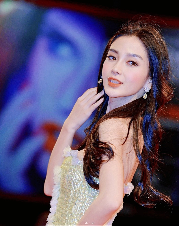 Rụng rời với visual Angela Baby năm 23 tuổi: Đẹp tựa búp bê sống, từng khoảnh khắc tại thảm đỏ Venice đều khó quên - Ảnh 10. Rụng rời với visual Angela Baby năm 23 tuổi: Đẹp tựa búp bê sống, từng khoảnh khắc tại thảm đỏ Venice đều khó quên - Ảnh 10.