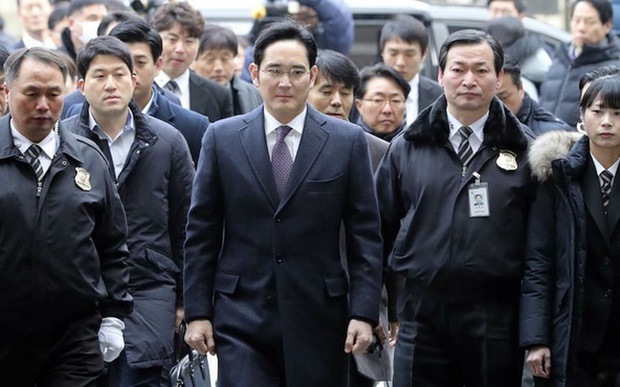 Núi tiền mặt 100 tỷ USD của Samsung: Khiến thái tử Lee Jae-yong đau đầu, vội vã tới Mỹ tìm địa điểm xây nhà máy khi vừa ra tù - Ảnh 1.