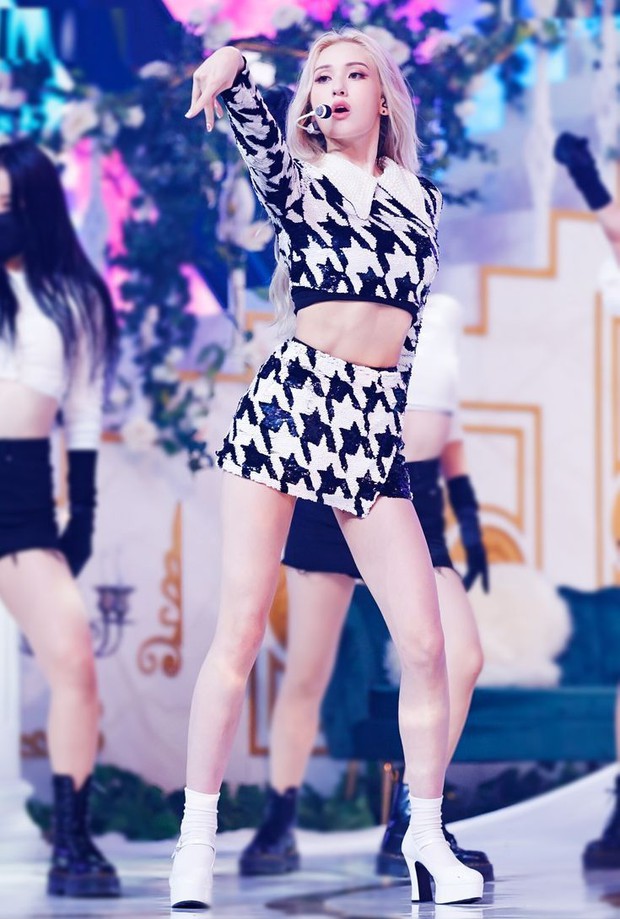 Somi rủ TWICE nhảy là phụ, thả dê là chính nhưng điều bí ẩn nhất là Nayeon, Chaeyoung cao bao nhiêu mà nhỏ bé thế này? - Ảnh 8. Somi rủ TWICE nhảy là phụ, thả dê là chính nhưng điều bí ẩn nhất là Nayeon, Chaeyoung cao bao nhiêu mà nhỏ bé thế này? - Ảnh 8.