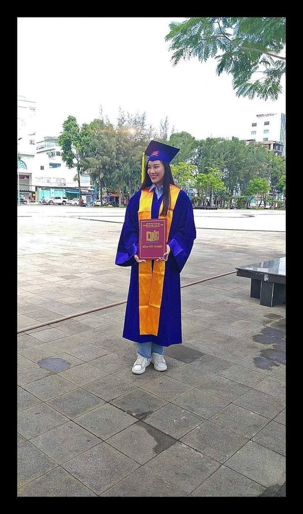 Á hậu Kim Duyên về thăm trường cũ, làm rõ chuyện nợ 43 tín chỉ trước khi lên đường thi Miss Universe - Ảnh 3. Á hậu Kim Duyên về thăm trường cũ, làm rõ chuyện nợ 43 tín chỉ trước khi lên đường thi Miss Universe - Ảnh 3.