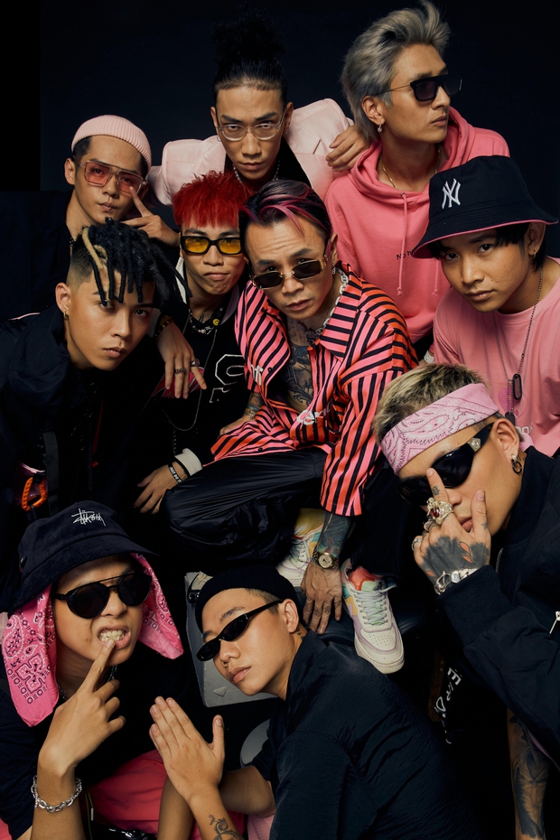 So sánh ảnh các team Rap Việt 2 mùa: Binz khác hẳn mùa 1, có tấm chiếu mới thì hăng chụp căng đét còn 1 HLV không chụp nữa luôn - Ảnh 2. So sánh ảnh các team Rap Việt 2 mùa: Binz khác hẳn mùa 1, có tấm chiếu mới thì hăng chụp căng đét còn 1 HLV không chụp nữa luôn - Ảnh 2.