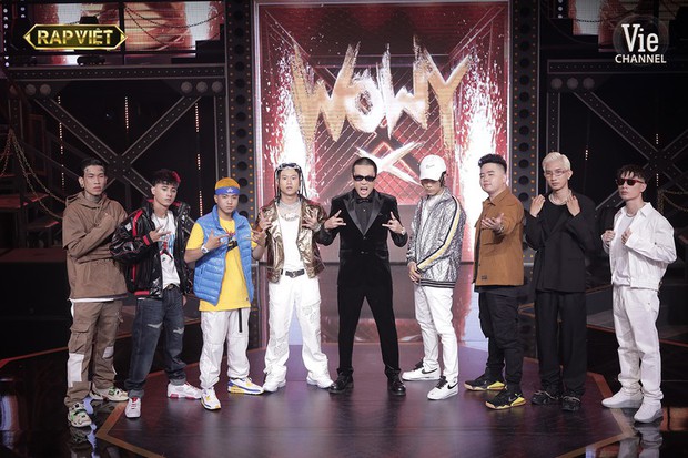 So sánh ảnh các team Rap Việt 2 mùa: Binz khác hẳn mùa 1, có tấm chiếu mới thì hăng chụp căng đét còn 1 HLV không chụp nữa luôn - Ảnh 5. So sánh ảnh các team Rap Việt 2 mùa: Binz khác hẳn mùa 1, có tấm chiếu mới thì hăng chụp căng đét còn 1 HLV không chụp nữa luôn - Ảnh 5.