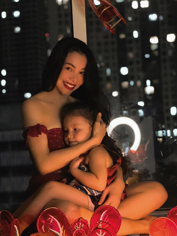 Bạn thân Ngọc Trinh gây lo lắng với hình ảnh trên bàn mổ ngực, nghẹn ngào nói về nỗi đau mất 3 người thân - Ảnh 2. Bạn thân Ngọc Trinh gây lo lắng với hình ảnh trên bàn mổ ngực, nghẹn ngào nói về nỗi đau mất 3 người thân - Ảnh 2.