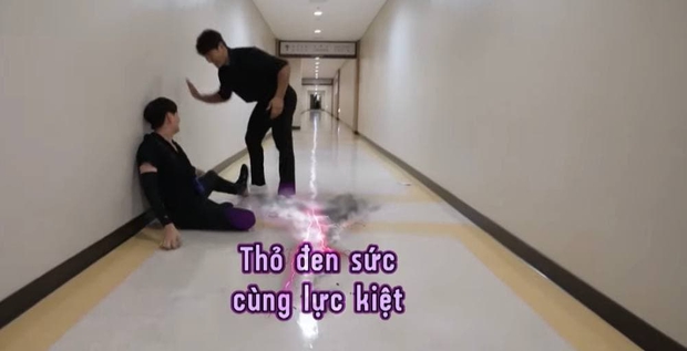 3 lần chết đi sống lại của Ngô Kiến Huy: Hết bị Kim Jong Kook hành lại bị... lột trần trên sóng truyền hình - Ảnh 1. 3 lần chết đi sống lại của Ngô Kiến Huy: Hết bị Kim Jong Kook hành lại bị... lột trần trên sóng truyền hình - Ảnh 1.