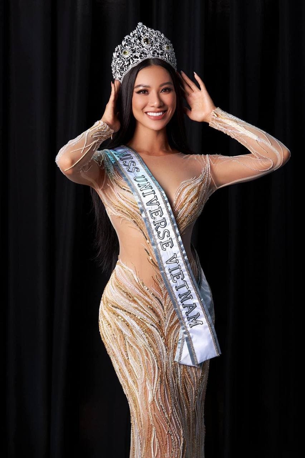 Á hậu Kim Duyên về thăm trường cũ, làm rõ chuyện nợ 43 tín chỉ trước khi lên đường thi Miss Universe - Ảnh 6. Á hậu Kim Duyên về thăm trường cũ, làm rõ chuyện nợ 43 tín chỉ trước khi lên đường thi Miss Universe - Ảnh 6.