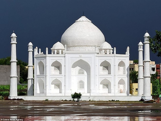 Ấn Độ: Chồng xây bản sao đền Taj Mahal vì quá yêu vợ - Ảnh 1.