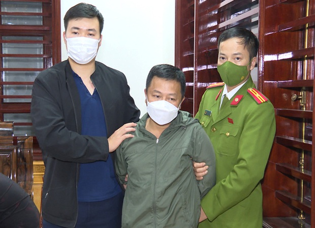 Bắt kẻ cầm đầu đường dây đánh bạc tiền tỉ, trữ nhiều súng đạn trong nhà - Ảnh 1. Bắt kẻ cầm đầu đường dây đánh bạc tiền tỉ, trữ nhiều súng đạn trong nhà - Ảnh 1.