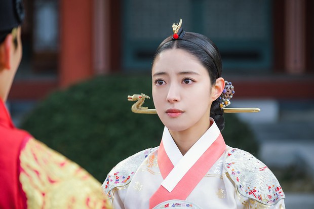 Knet réo tên 3 nữ thần hợp cổ trang nhất phim Hàn: Kim Yoo Jung mất hút, trùm cuối đang át vía Song Hye Kyo luôn - Ảnh 9. Knet réo tên 3 nữ thần hợp cổ trang nhất phim Hàn: Kim Yoo Jung mất hút, trùm cuối đang át vía Song Hye Kyo luôn - Ảnh 9.
