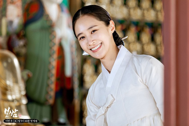 Knet réo tên 3 nữ thần hợp cổ trang nhất phim Hàn: Kim Yoo Jung mất hút, trùm cuối đang át vía Song Hye Kyo luôn - Ảnh 5. Knet réo tên 3 nữ thần hợp cổ trang nhất phim Hàn: Kim Yoo Jung mất hút, trùm cuối đang át vía Song Hye Kyo luôn - Ảnh 5.