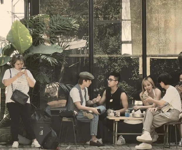 Netizen soi Thiều Bảo Trâm lộ nét buồn trên mắt, cười gượng giữa tin đồn Sơn Tùng sắp lấy vợ: Chị xứng đáng có được người tốt hơn - Ảnh 10. Netizen soi Thiều Bảo Trâm lộ nét buồn trên mắt, cười gượng giữa tin đồn Sơn Tùng sắp lấy vợ: Chị xứng đáng có được người tốt hơn - Ảnh 10.