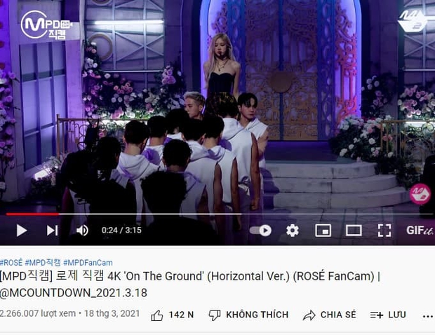 Top fancam nữ bén nhất: Rosé - Lisa (BLACKPINK) dần mất nhiệt, Nayeon (TWICE) má cà chua vẫn lạc quan giữa đám đông - Ảnh 6. Top fancam nữ bén nhất: Rosé - Lisa (BLACKPINK) dần mất nhiệt, Nayeon (TWICE) má cà chua vẫn lạc quan giữa đám đông - Ảnh 6.