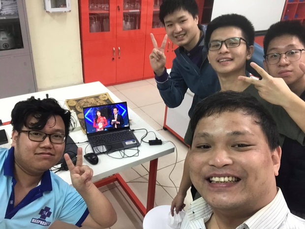 Quá đỉnh: Lần đầu tiên 5/5 thành viên đội tuyển Việt Nam giật huy chương Olympic Quốc tế Thiên văn, học cùng 1 lớp mới tài! - Ảnh 3. Quá đỉnh: Lần đầu tiên 5/5 thành viên đội tuyển Việt Nam giật huy chương Olympic Quốc tế Thiên văn, học cùng 1 lớp mới tài! - Ảnh 3.
